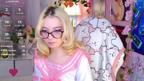 Mia online show from 12/24/24, 12:00