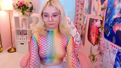 Mia online show from 03/11/25, 04:10