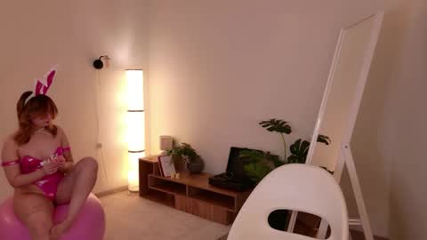 Mia online show from 05/30/26, 10:07