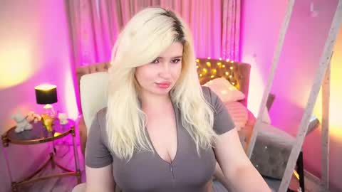 Snapshot of cocosecretss chatting on 05/26/26, 06:09 onlyfans amyleyy online show from 05/26/26, 06:09
