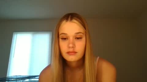 Snapshot of cocostreams chatting on 04/07/26, 10:09 cocostreams online show from 04/07/26, 10:09