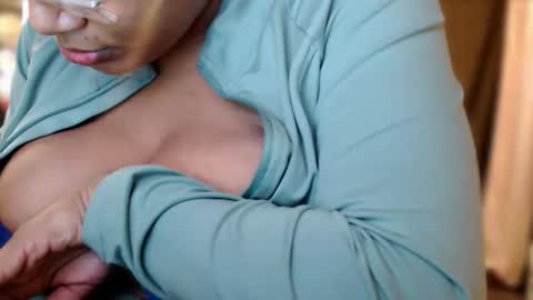 Snapshot of codenameleara chatting on 11/07/25, 01:27 Big Titty Leara online show from 11/07/25, 01:27