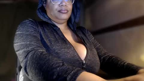 Snapshot of codenameleara chatting on 06/18/26, 09:25 Big Titty Leara online show from 06/18/26, 09:25