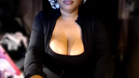 Snapshot of codenameleara chatting on 07/04/26, 06:08 Big Titty Leara online show from 07/04/26, 06:08