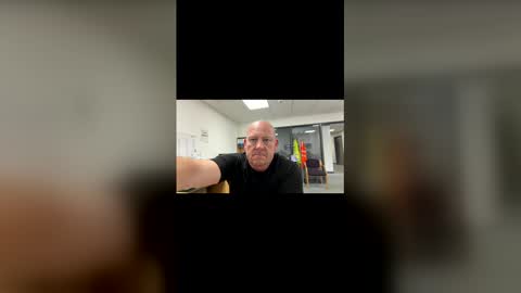 Snapshot of col4nows chatting on 06/03/26, 02:33 col4nows online show from 06/03/26, 02:33