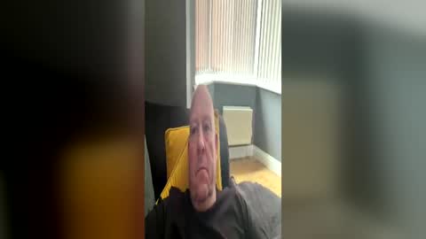 Snapshot of col4nows chatting on 06/12/26, 11:31 col4nows online show from 06/12/26, 11:31