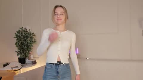 Kate  online show from 03/18/26, 07:33