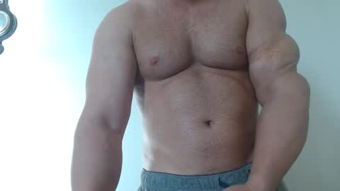 Snapshot of colbymoney chatting on 09/29/25, 12:32 Colby big dick money online show from 09/29/25, 12:32