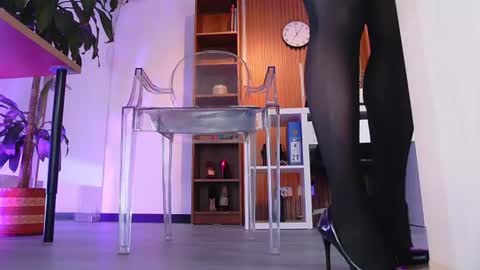 Snapshot of colete_milf chatting on 06/24/26, 12:04 Samantha online show from 06/24/26, 12:04