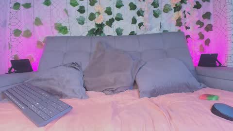 colett online show from 10/04/25, 12:03