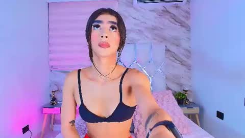 Snapshot of colett_hall chatting on 06/17/26, 11:56 colett online show from 06/17/26, 11:56