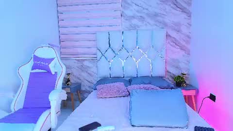 Snapshot of colett_hall chatting on 06/25/26, 11:59 colett online show from 06/25/26, 11:59