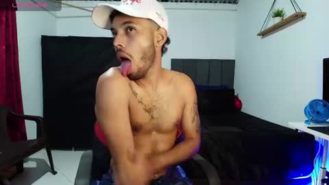 Snapshot of colinlatinbrown chatting on 06/10/26, 01:50 IG online show from 06/10/26, 01:50