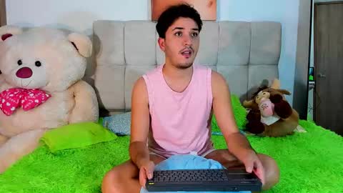 javier online show from 12/22/25, 03:47