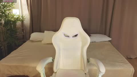 Collen Mon Tue Wed Thu Fri GMT 3 0300am - 0900am  online show from 04/05/26, 04:59