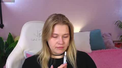 Collen Mon Tue Wed Thu Fri GMT 3 0300am - 0900am  online show from 04/20/26, 05:16