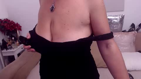 Maddison online show from 10/19/25, 04:07