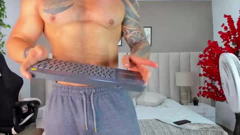 college_muscle_ass online show from 09/22/25, 12:51
