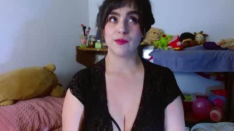 Snapshot of collette_beaufoy chatting on 06/16/26, 03:42 Collette online show from 06/16/26, 03:42