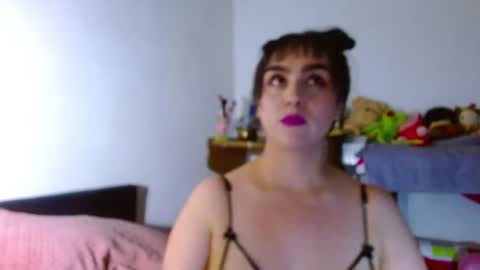 Snapshot of collette_beaufoy chatting on 06/17/26, 07:00 Collette online show from 06/17/26, 07:00