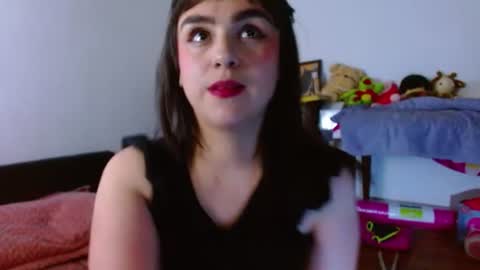 Snapshot of collette_beaufoy chatting on 06/19/26, 07:01 Collette online show from 06/19/26, 07:01
