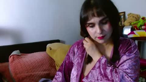 Snapshot of collette_beaufoy chatting on 06/22/26, 05:37 Collette online show from 06/22/26, 05:37