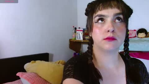 Snapshot of collette_beaufoy chatting on 07/19/26, 09:51 Collette online show from 07/19/26, 09:51