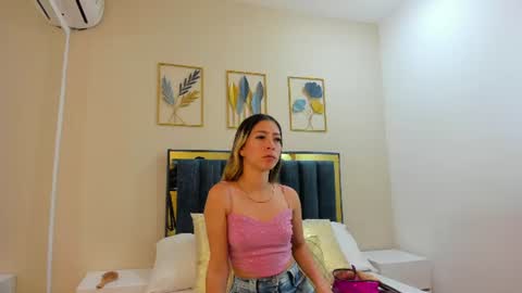 Snapshot of collins_aria chatting on 06/29/26, 11:54 valentina online show from 06/29/26, 11:54