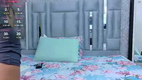Snapshot of colombiancoffee_ chatting on 06/14/26, 11:56 Lauren online show from 06/14/26, 11:56