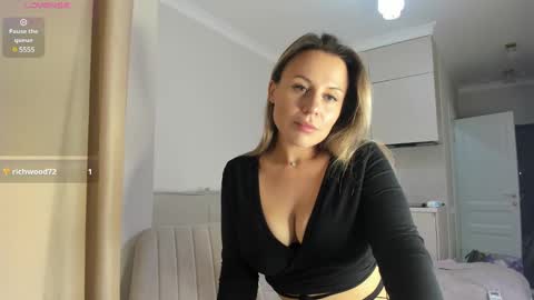 Snapshot of cometoseeme_ chatting on 12/25/24, 09:00 Alice online show from 12/25/24, 09:00