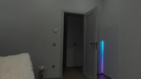 Snapshot of cometoseeme_ chatting on 10/25/25, 01:18 Alice online show from 10/25/25, 01:18