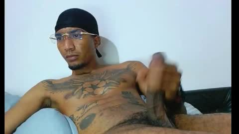 Snapshot of comoseria1927realg4life chatting on 01/15/26, 03:33 comoseria1927realg4life online show from 01/15/26, 03:33