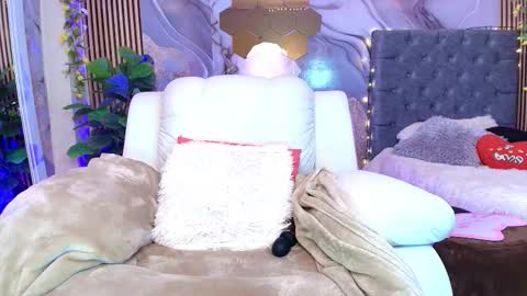 Snapshot of concubine_princess chatting on 12/19/25, 10:39 Ariane... online show from 12/19/25, 10:39