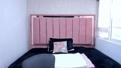 C O N N I E online show from 12/18/25, 08:48