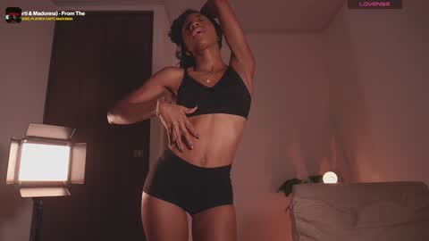   independent model online show from 12/30/24, 11:17