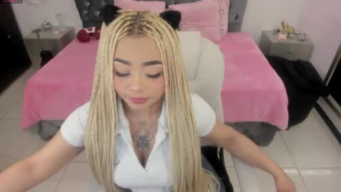Snapshot of conny_curly chatting on 05/31/26, 01:07 Conny online show from 05/31/26, 01:07