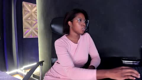 Snapshot of connywellss chatting on 05/29/26, 07:34 Nilo Solem online show from 05/29/26, 07:34