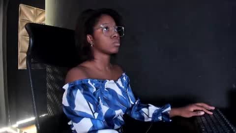 Snapshot of connywellss chatting on 06/10/26, 07:57 Nilo Solem online show from 06/10/26, 07:57