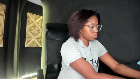 Snapshot of connywellss chatting on 06/18/26, 08:46 Nilo Solem online show from 06/18/26, 08:46