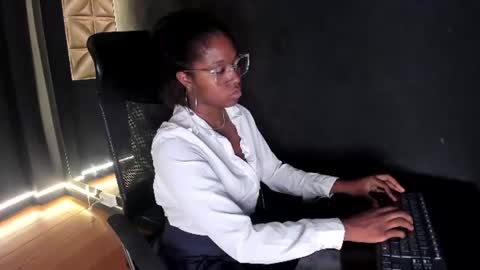 Snapshot of connywellss chatting on 06/20/26, 06:54 Nilo Solem online show from 06/20/26, 06:54