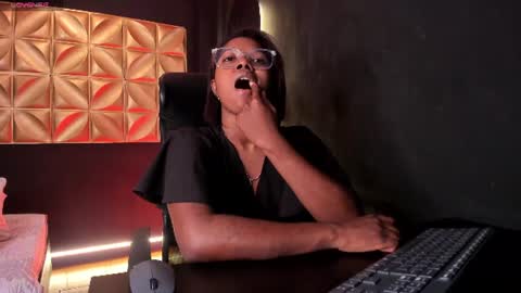 Snapshot of connywellss chatting on 07/11/26, 04:43 Nilo Solem online show from 07/11/26, 04:43