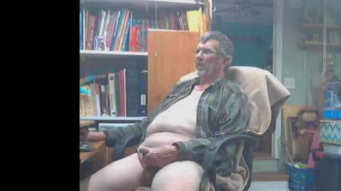 Snapshot of constantbater57 chatting on 03/15/26, 03:45 conastantbater57 online show from 03/15/26, 03:45