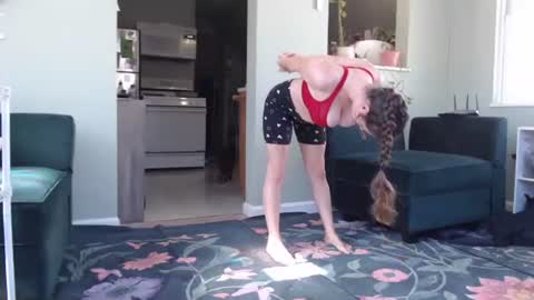 Snapshot of constantcumquest chatting on 10/17/25, 04:31 ANR Mommy online show from 10/17/25, 04:31