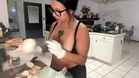 Snapshot of controllercutie chatting on 09/14/25, 11:59 controllercutie online show from 09/14/25, 11:59