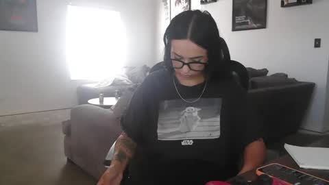 Snapshot of controllercutie chatting on 10/01/25, 02:34 controllercutie online show from 10/01/25, 02:34