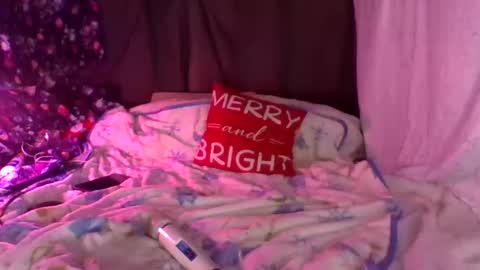 Snapshot of cookiebrookie6998 chatting on 12/27/24, 10:34 MommyB69 online show from 12/27/24, 10:34