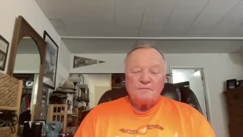 Snapshot of cookoosnest chatting on 12/15/24, 03:53 cookoosnest online show from 12/15/24, 03:53