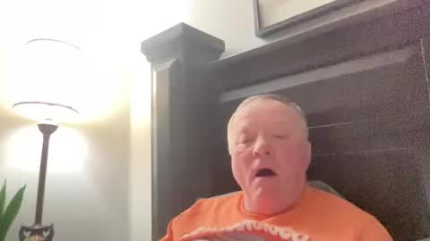 Snapshot of cookoosnest chatting on 12/24/24, 05:27 cookoosnest online show from 12/24/24, 05:27