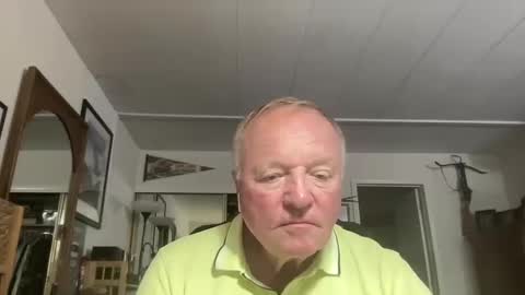 Snapshot of cookoosnest chatting on 10/11/25, 01:49 cookoosnest online show from 10/11/25, 01:49