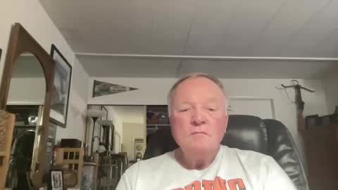 Snapshot of cookoosnest chatting on 10/22/25, 04:35 cookoosnest online show from 10/22/25, 04:35